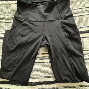 Lululemon size 2 black cropped leggings
